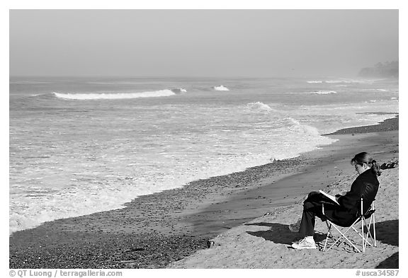 Woman reading on the beach. La Jolla, San Diego, California, USA (black and white)