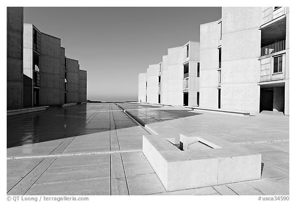 Square fountain and courtyard, Salk Institute. La Jolla, San Diego, California, USA