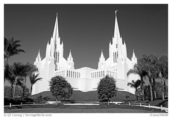 Mormon temple. San Diego, California, USA (black and white)