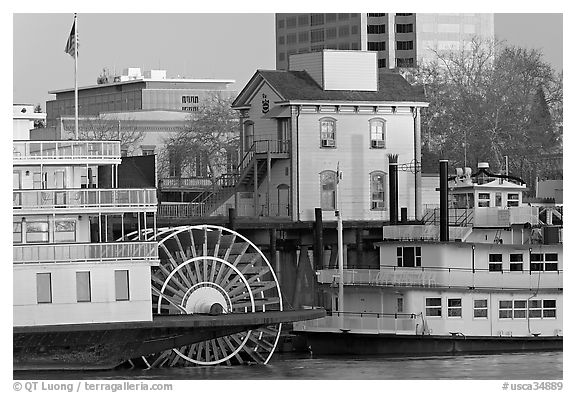 Riverboats Delta King and Spirit of Sacramento, modern and old buildings. Sacramento, California, USA (black and white)