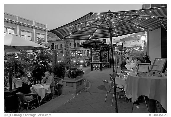 Restaurant dining on outdoor tables, Castro Street, Mountain View. California, USA