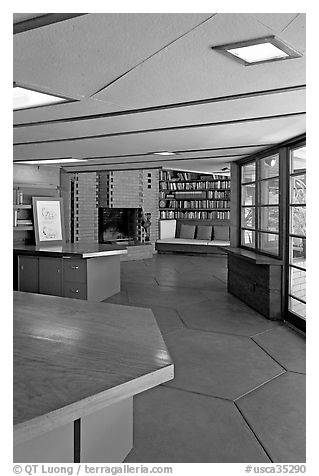 Library, Hanna House, a Frank Lloyd Wright masterpiece. Stanford University, California, USA (black and white)