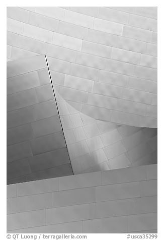 Facade detail, Walt Disney Concert Hall. Los Angeles, California, USA (black and white)