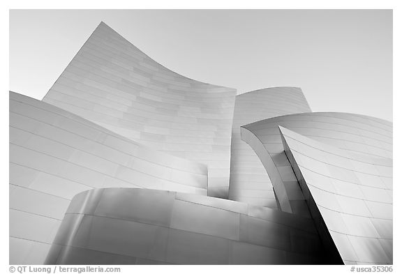 Stainless steel surfaces of the Gehry designed Walt Disney Concert Hall. Los Angeles, California, USA