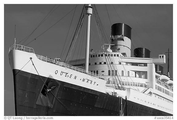Queen Mary ocean liner. Long Beach, Los Angeles, California, USA (black and white)