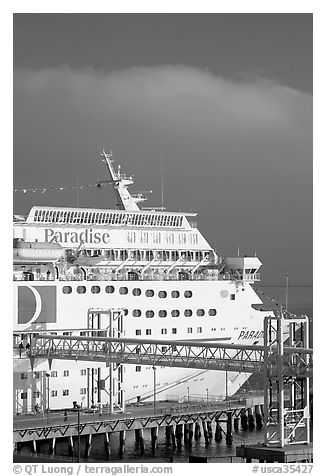 Cruise ship. Long Beach, Los Angeles, California, USA (black and white)