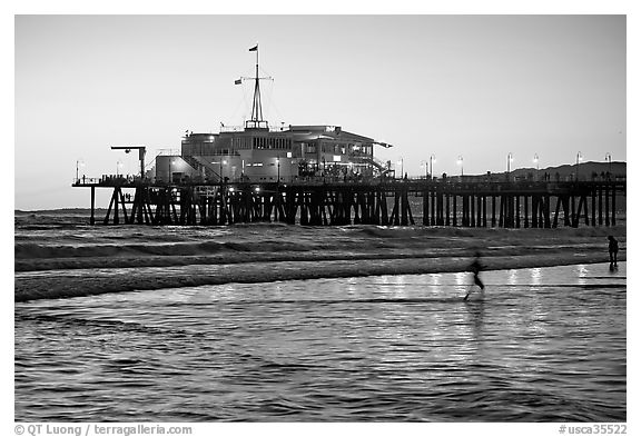 Pier at sunset. Santa Monica, Los Angeles, California, USA (black and white)
