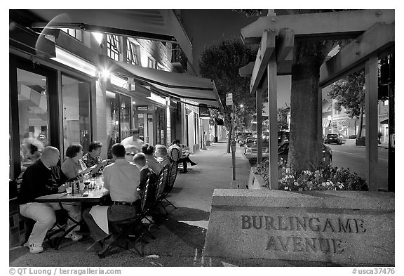 Outdoor dining on Burlingame Avenue. Burlingame,  California, USA (black and white)