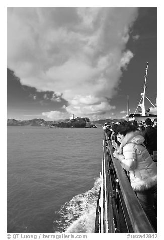 On tour boat cruising towards Alcatraz Island. San Francisco, California, USA (black and white)