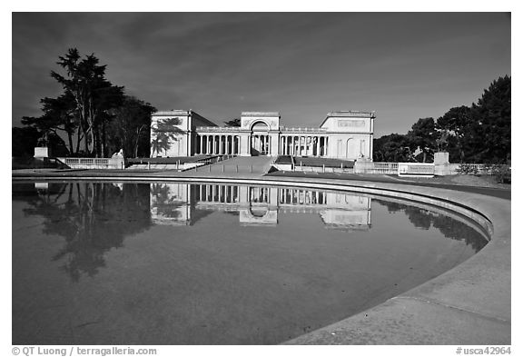 Basin reflecting California Palace of the Legion of Honor, Lincoln Park. San Francisco, California, USA (black and white)