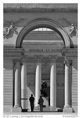 Entrance, Rodin sculpture, and tourists, California Palace of the Legion of Honor museum. San Francisco, California, USA (black and white)