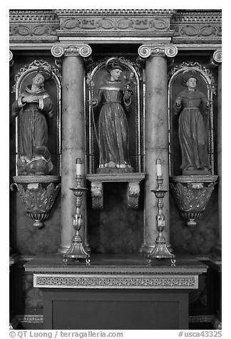 Sculptures, Mission San Francisco de Asis. San Francisco, California, USA (black and white)