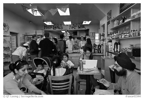 Indian family inside popular pizza restaurant, Haight-Ashbury district. San Francisco, California, USA (black and white)