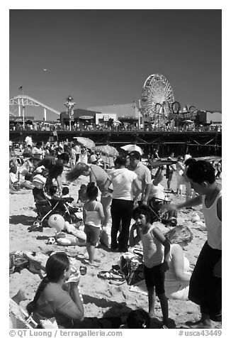 Families on beach and Pacific Park on Santa Monica Pier. Santa Monica, Los Angeles, California, USA (black and white)
