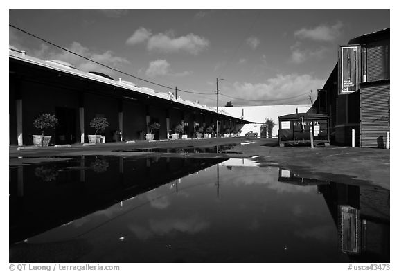 Reconverted industrial buildings, Bergamot Station. Santa Monica, Los Angeles, California, USA