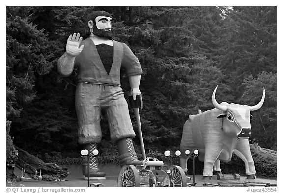 Giant figures of Paul Buyan and cow. California, USA