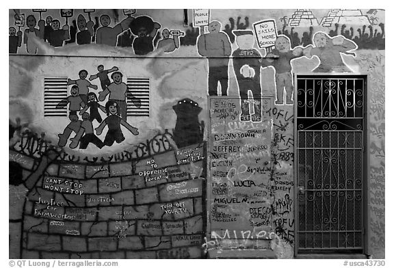 Political mural and door, Mission District. San Francisco, California, USA (black and white)