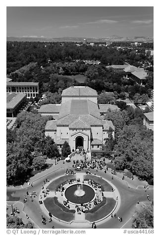 Fountain and Memorial auditorium seen from Hoover Tower. Stanford University, California, USA (black and white)