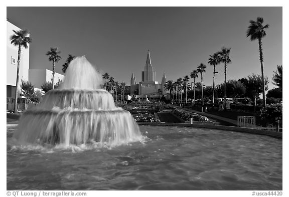 Fountain and Oakland mormon (LDS) temple. Oakland, California, USA (black and white)