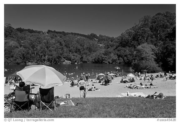 Anza Lake, Tilden Park. Berkeley, California, USA (black and white)