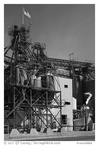 Grain silo, Oakdale. California, USA (black and white)
