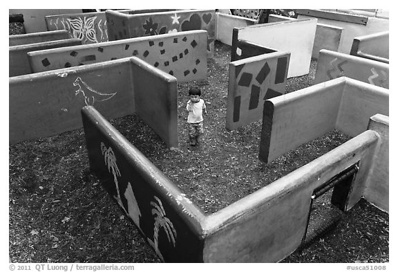 Labyrinth, Happy Hollow Park. San Jose, California, USA (black and white)