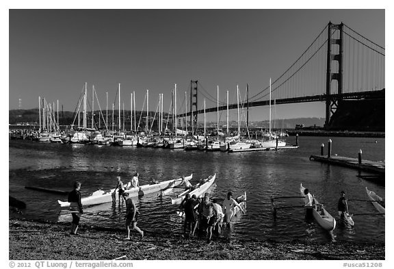 Horseshoe Bay, canoes, yachts and Golden Gate Bridge. California, USA