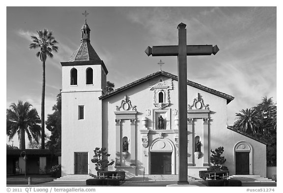 Cross and Mission Santa Clara de Asis, early morning. Santa Clara,  California, USA