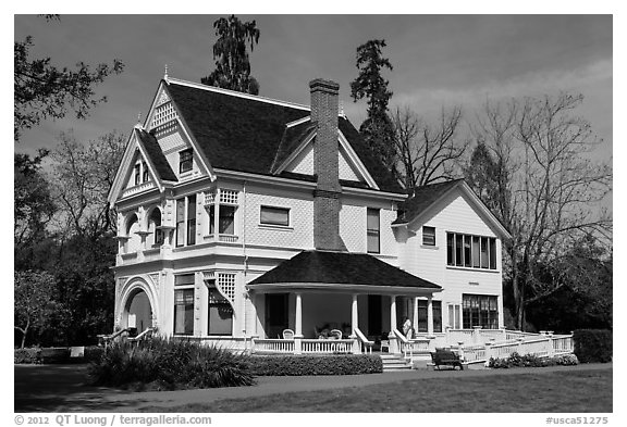 Victorian house, Ardenwood historic farm regional preserve, Fremont. California, USA (black and white)