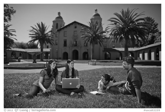 Students on lawn. Stanford University, California, USA (black and white)