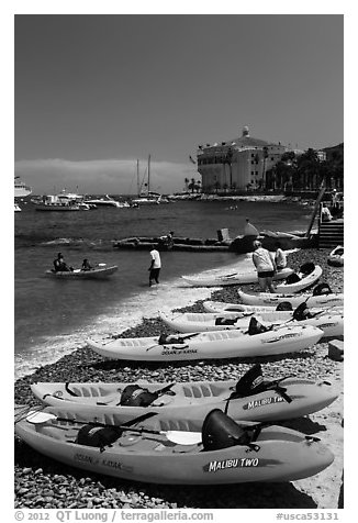 Sea kayaks and casino, Avalon Bay, Catalina Island. California, USA
