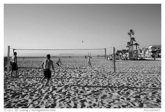 Beach volleyball, Hermosa Beach. Los Angeles, California, USA (black and white)