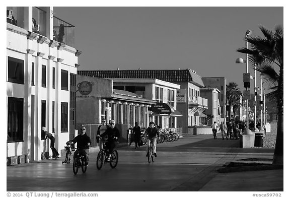 Riding bicycles on beachfront promenade, Hermosa Beach. Los Angeles, California, USA (black and white)