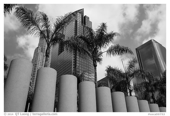 Sculpture on Pershing Square. Los Angeles, California, USA (black and white)