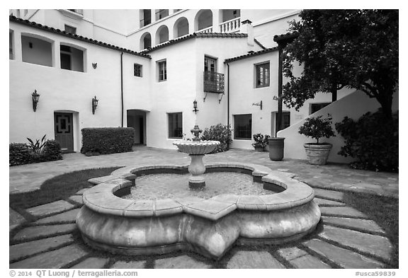 Historic Paseo courtyard and fountain. Santa Barbara, California, USA (black and white)