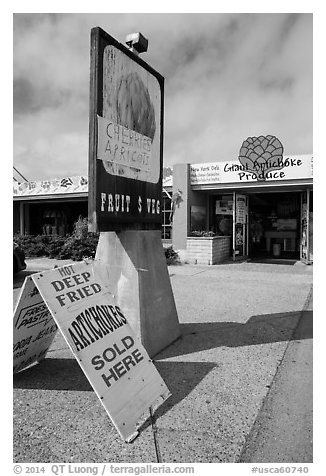 Giant Artichoke Produce store, Castroville. California, USA (black and white)