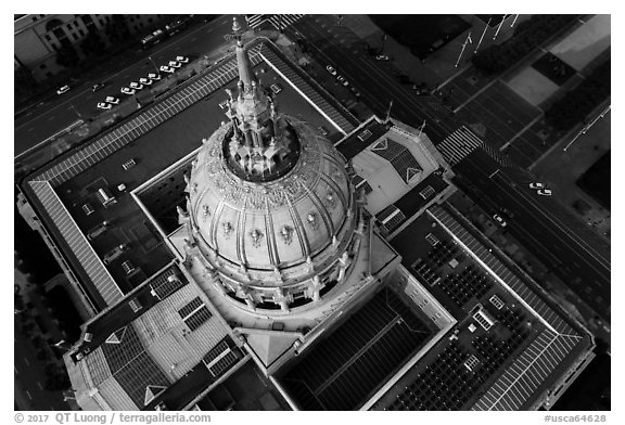 Aerial view of City Hall roof. San Francisco, California, USA (black and white)