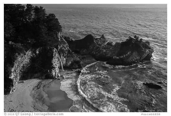 McWay Cove and waterfall, Julia Pfeiffer Burns State Park. Big Sur, California, USA (black and white)