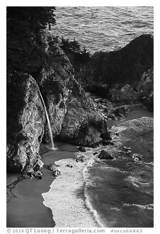 McWay waterfall flowing on beach, Julia Pfeiffer Burns State Park. Big Sur, California, USA (black and white)