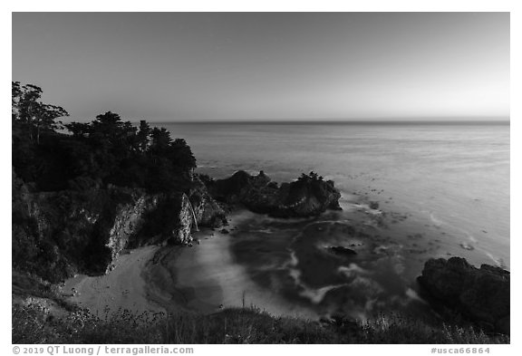 McWay Cove and waterfall at twilight, Julia Pfeiffer Burns State Park. Big Sur, California, USA (black and white)