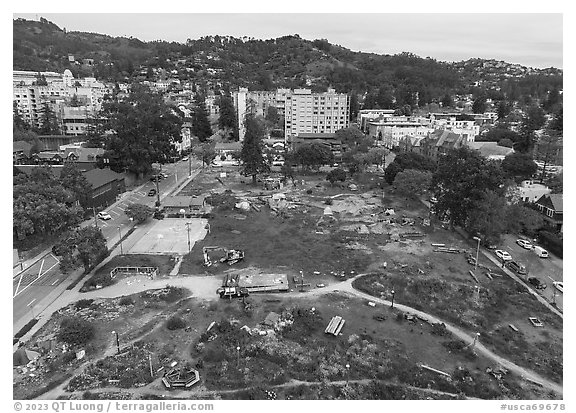 Aerial view of Peoples Park looking towards the hills. Berkeley, California, USA (black and white)