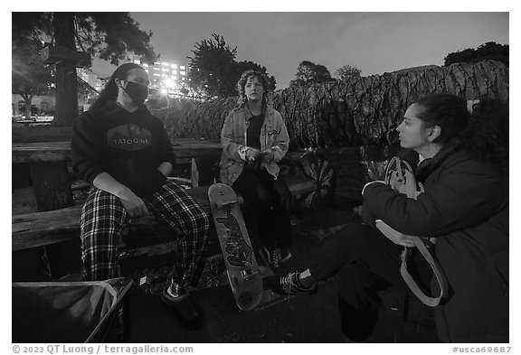 Conversation at night, Peoples Park. Berkeley, California, USA (black and white)