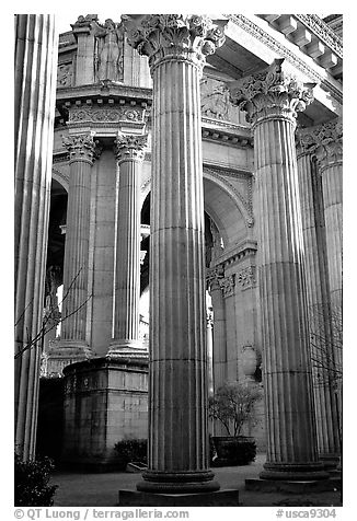 Columns of the Palace of Fine arts. San Francisco, California, USA