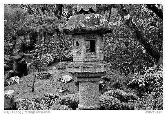 Urn, Japanese Garden, Golden Gate Park. San Francisco, California, USA (black and white)