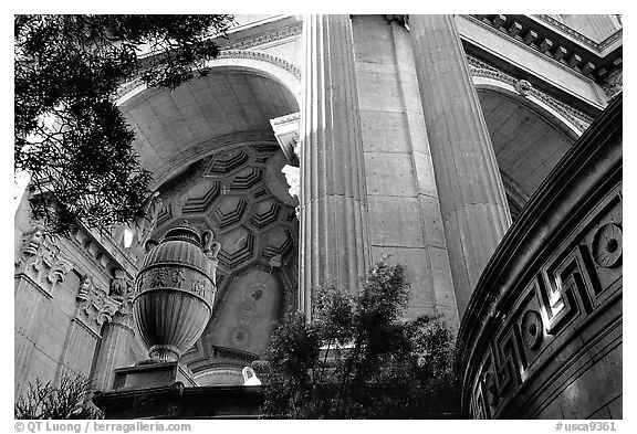 Detail of the Palace of Fine arts. San Francisco, California, USA (black and white)