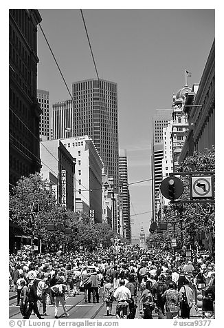 Crowds on Market Avenue during the Gay Parade. San Francisco, California, USA (black and white)