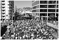 Crowds in the streets during the Bay to Breakers race. San Francisco, California, USA (black and white)