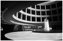 Hirshhorn Museum. Washington DC, USA (black and white)