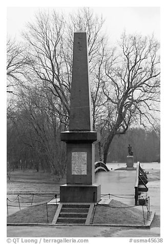 Memorial obelisk, Minute Man statue, Minute Man National Historical Park. Massachussets, USA (black and white)
