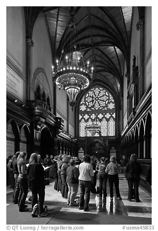 Choir reharsal in Memorial Hall, Harvard University, Cambridge. Boston, Massachussets, USA (black and white)